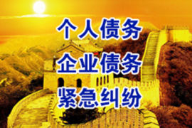 酒醉债主上门催款，惊动邻居报警成功阻止